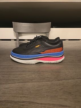 PUMA SNEAKERS SHOES DEVA 90S WOMEN'S USA SIZE 8 Black And Blue Pink